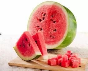 粉红八酱吃瓜  第2张