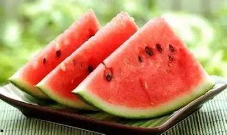 粉红八酱吃瓜  第3张